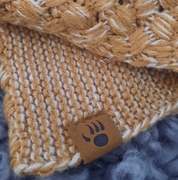BearPaw Knit Infinity Scarf - Picture 4 of 5